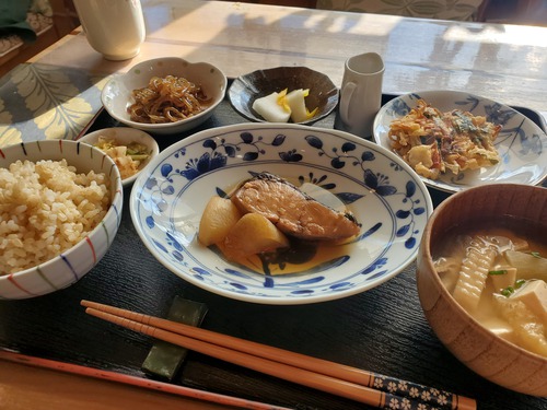 古巣に帰った感覚、ランチは魚の煮つけ 古巣に帰った感覚、ランチは魚の煮つけ