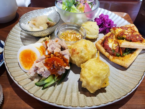 ハイキング気分の一日、ランチはカフェテラスSakura ハイキング気分の一日、ランチはカフェテラスSakura