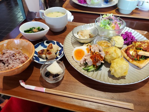 ハイキング気分の一日、ランチはカフェテラスSakura ハイキング気分の一日、ランチはカフェテラスSakura