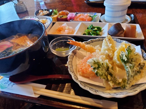 三木町の「輪楽」でゆったり、まったり 三木町の「輪楽」でゆったり、まったり