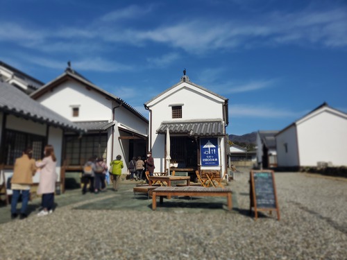 ランチは自然派喫茶「まひるの月」でフルーツサンド ランチは自然派喫茶「まひるの月」でフルーツサンド