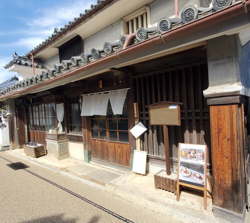 ランチは自然派喫茶「まひるの月」でフルーツサンド ランチは自然派喫茶「まひるの月」でフルーツサンド
