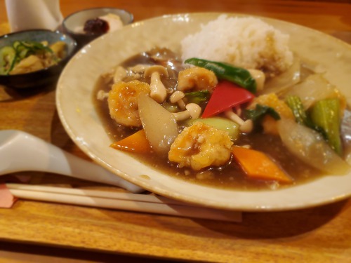 今日は、海老中華カレーを食べてみた。 今日は、海老中華カレーを食べてみた。