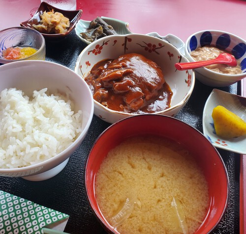 ランチで人間関係が深まるかな? ランチで人間関係が深まるかな?