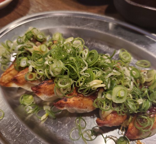 人気の餃子屋さんに行く。 人気の餃子屋さんに行く。