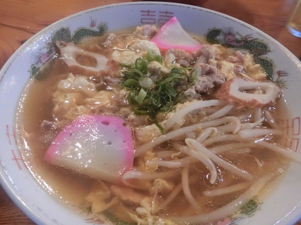 新春ウォーキングのあとはいこい食堂で親子中華そばを食べる。 新春ウォーキングのあとはいこい食堂で親子中華そばを食べる。