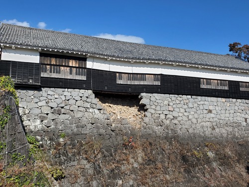 熊本城が元に戻るには32年かかる。 熊本城が元に戻るには32年かかる。