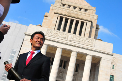 国会議員の雄一郎さんから目が離せない。