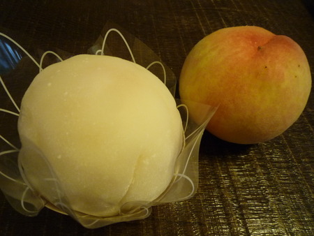 『夢菓房たから』の白桃大福だよ~~~