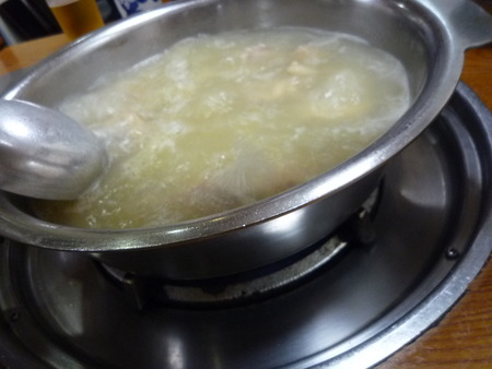 博多の水たきは、少し違う