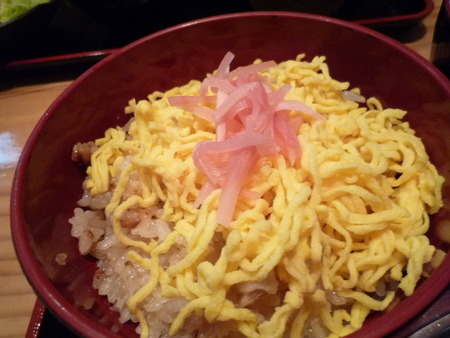 讃岐名物「骨付鳥」を食す。