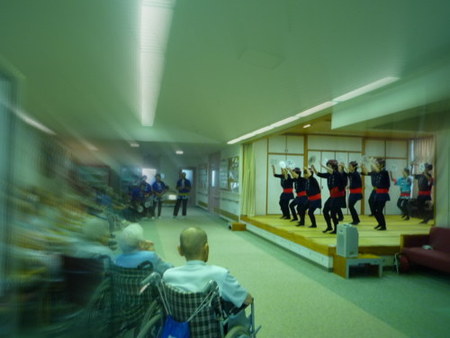 阿波踊りでボランティア