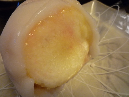 『夢菓房たから』の白桃大福だよ~~~