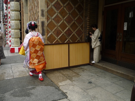 京都先斗町『鴨川をどり』に行く。