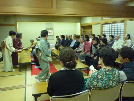 お茶席も阿波おどりも大盛会