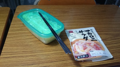 最近の夕食はキャベツ&マカロニサラダです。 最近の夕食はキャベツ&マカロニサラダです。