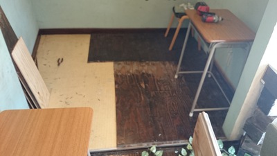 工事進行・秘儀床板はがし! 工事進行・秘儀床板はがし!
