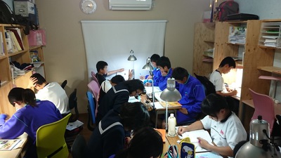 中間テスト勉強会中です。 中間テスト勉強会中です。