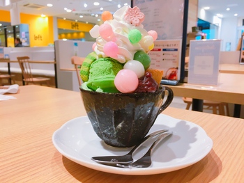 どうやら今日で閉店だったらしい『おいりと和三盆の和風抹茶パフェ』 どうやら今日で閉店だったらしい『おいりと和三盆の和風抹茶パフェ』