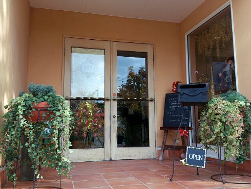 CHEZ ANGELOT