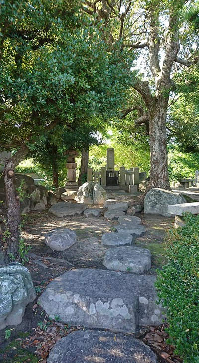古高松 古高松と牟礼町の境にある、佐藤継信の墓。 古高松 古高松と牟礼町の境にある、佐藤継信の墓。