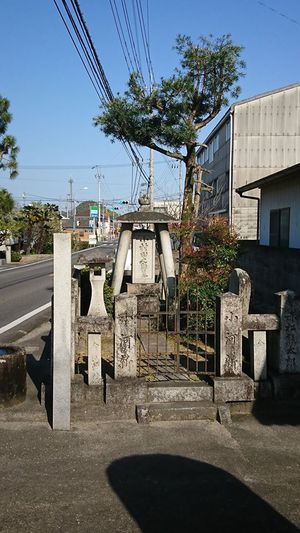 小村田之助の墓？✴️