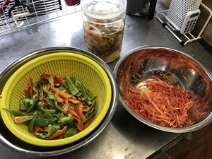 せっせとピクルス(酢の物)を作っています! せっせとピクルス(酢の物)を作っています!