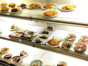 高松・市場食堂でランチ