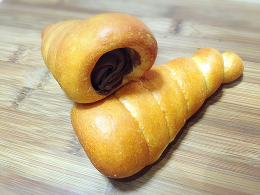 糖限郷の大豆パンのチョココロネ 糖限郷の大豆パンのチョココロネ
