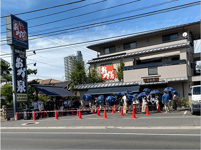 うどん屋の行列状況