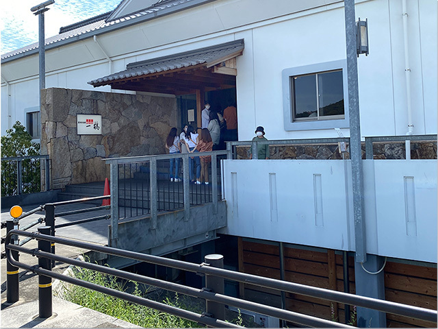 うどん屋の行列状況