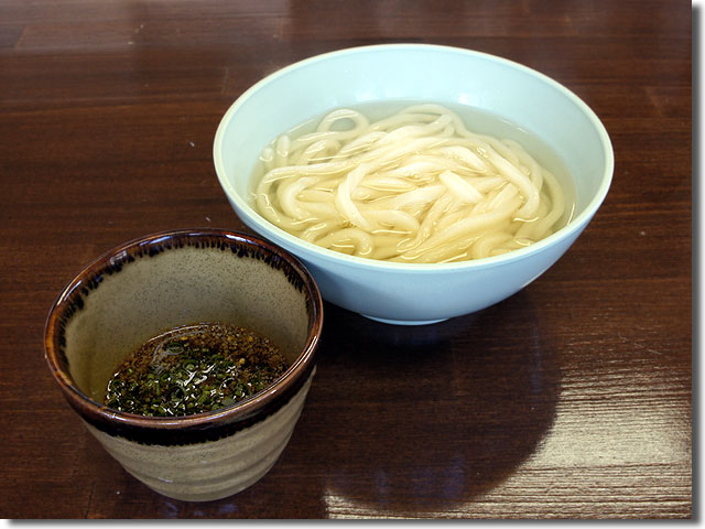 絶対うまい出汁で食べる釜揚げ@名も無いうどん屋