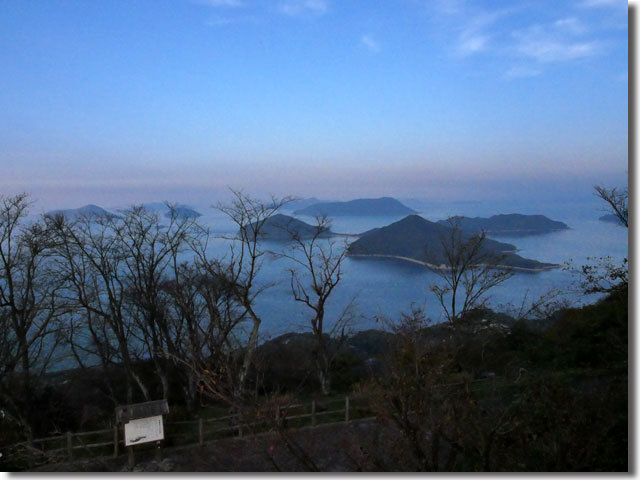紫雲出山から夕日を愛でる