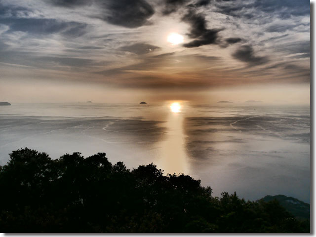 紫雲出山から夕日を愛でる