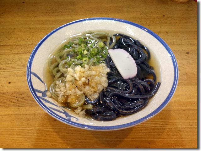 真っ黒なうどん＠大島家