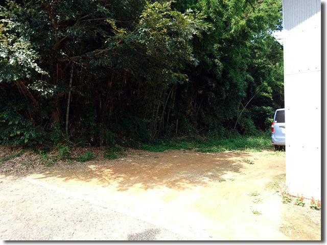 里山パン 駐車場