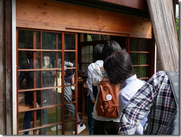 里山パンの行列
