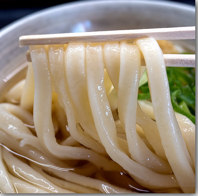 よしや