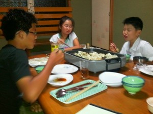 中高生は餃子パーティー