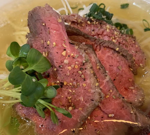 【珍しい牛骨のスープ】酒場にのまえ(牛塩らーめん) 【珍しい牛骨のスープ】酒場にのまえ(牛塩らーめん)