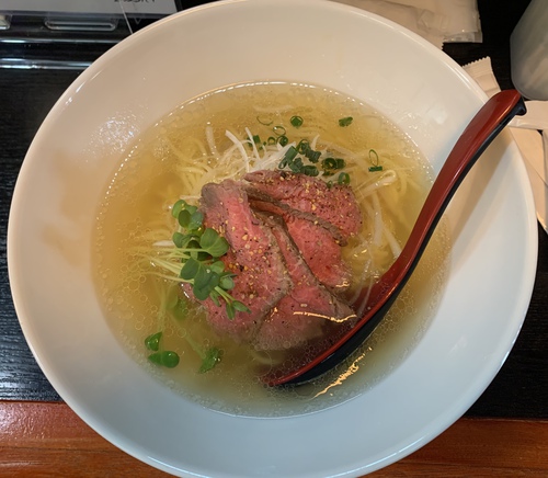 【珍しい牛骨のスープ】酒場にのまえ(牛塩らーめん) 【珍しい牛骨のスープ】酒場にのまえ(牛塩らーめん)