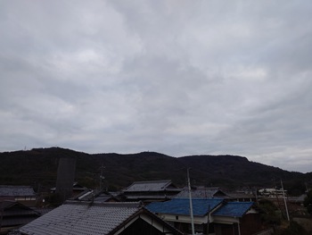 今朝は、曇り空