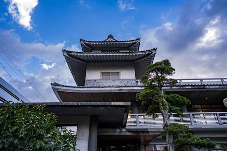 【情報】城宿 穴吹邸に泊まってみるチャンスですよ。 【情報】城宿 穴吹邸に泊まってみるチャンスですよ。