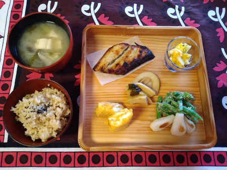 八寸に盛る粗飯 試作中 八寸に盛る粗飯 試作中