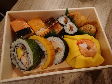 大阪寿司の量に負け気味(笑) 大阪寿司の量に負け気味(笑)