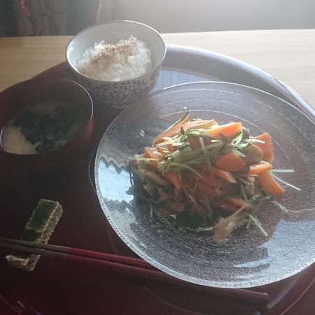 相づちうつ子が嫌いになりそうな腹へり(笑) 相づちうつ子が嫌いになりそうな腹へり(笑)