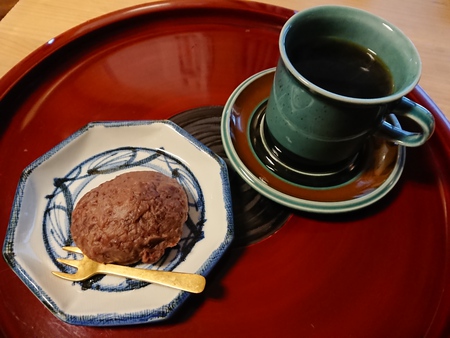 しばらくは人混みには近寄らない しばらくは人混みには近寄らない