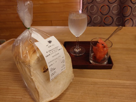 春日水神で桃太郎くんと話す 春日水神で桃太郎くんと話す
