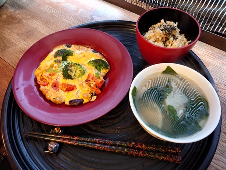 朝のルーティン(柿茶 布巾 ふたごたまご 朝ごはん) 朝のルーティン(柿茶 布巾 ふたごたまご 朝ごはん)
