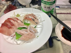 きむらの刺身で一杯やっとります きむらの刺身で一杯やっとります